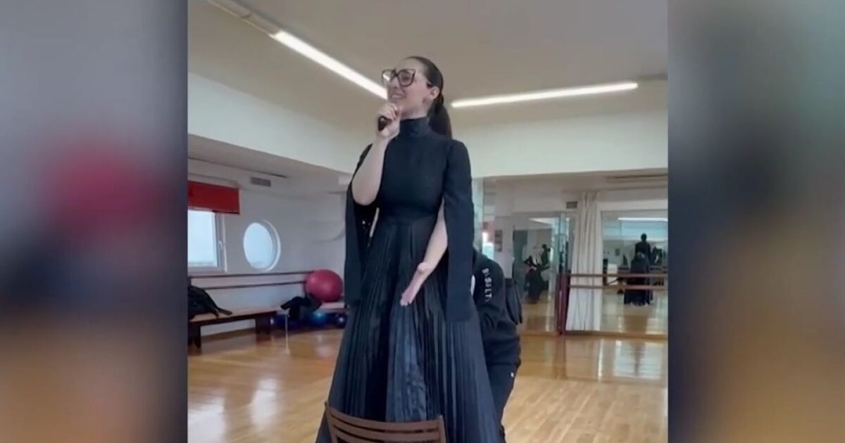 Klavdia – Eurovision 2025: Η πρώτη πρόβα για το τρικ με την αλλαγή ρούχου στη σκηνή