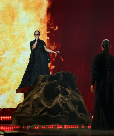 Η Klavdia στη σκηνή της Eurovision