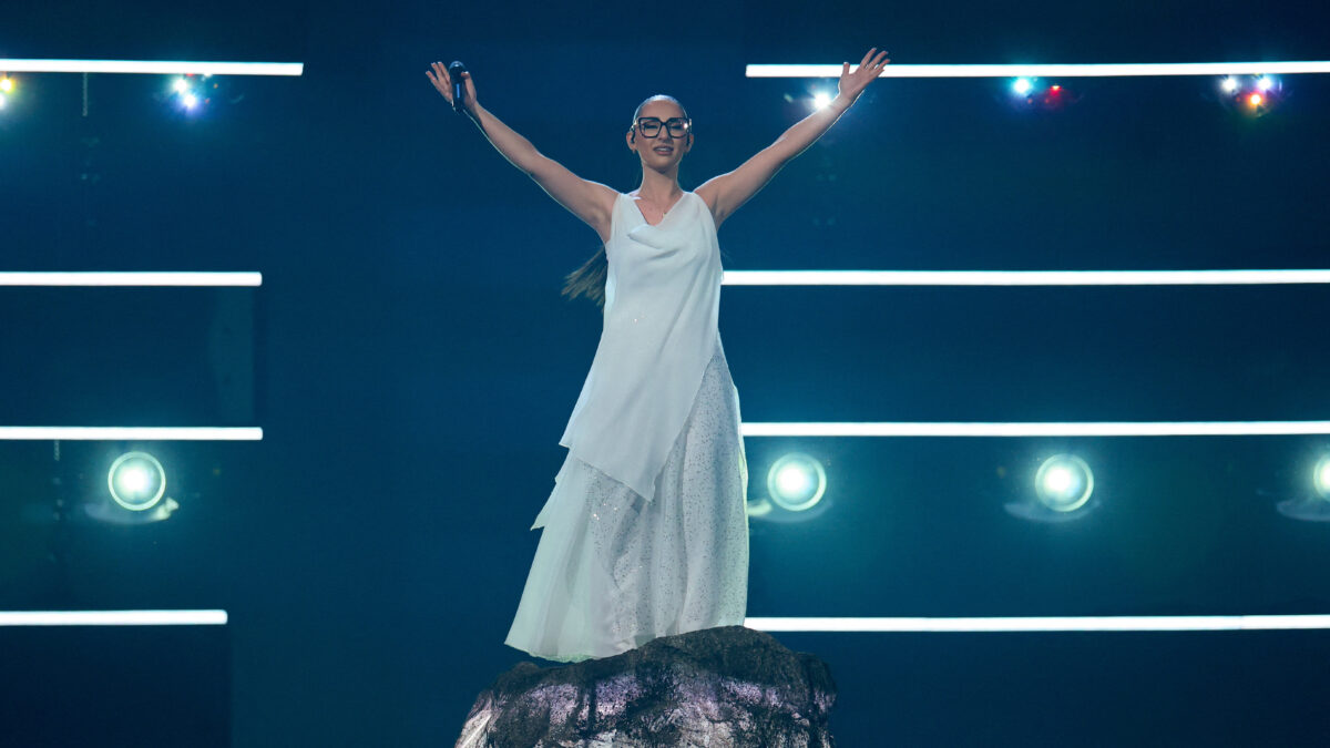 Η Klavdia στη σκηνή της Eurovision