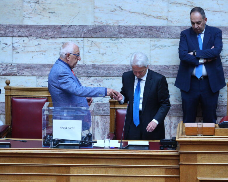 Αυτοί είναι οι Ανώτατοι Δικαστές που κληρώθηκαν στη Βουλή για να ελέγξουν τον Χρήστο Τριαντόπουλο – Νέα κόντρα Κωνσταντοπούλου – Κακλαμάνη