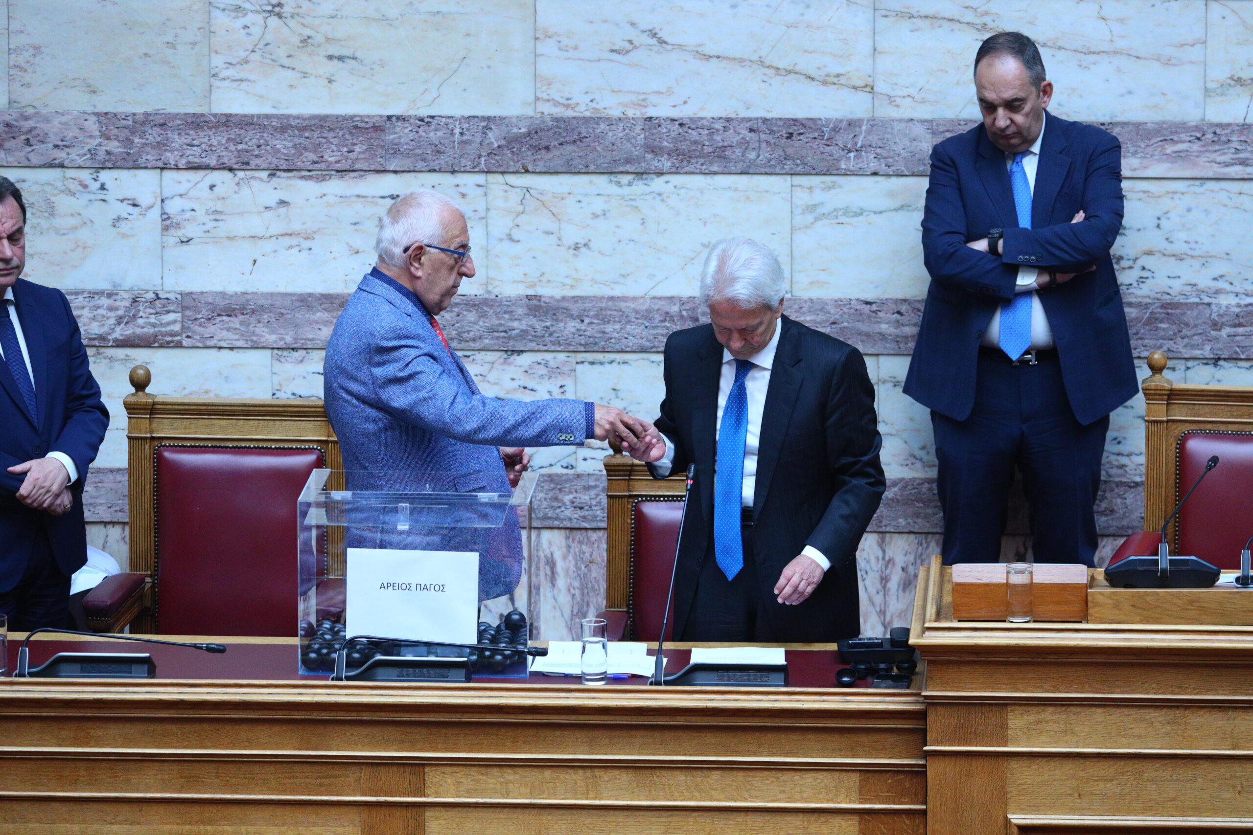 Κλήρωση στη Βουλή