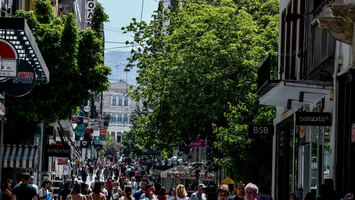Κόσμος στο κέντρο της Αθήνας