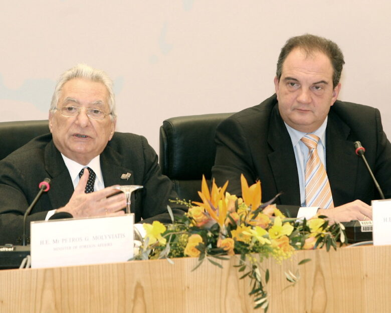 Ο Κώστας Καραμανλής αποχαιρετά τον Πέτρο Μολυβιάτη: Η Ελλάδα χάνει σήμερα έναν σπουδαίο άνδρα