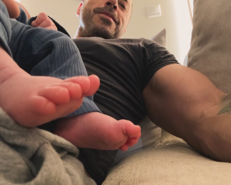 Ανθή Βούλγαρη: Η cute selfie του Κώστα Κωνσταντινίδη με τον 2 μηνών γιο τους και το μήνυμα της δημοσιογράφου