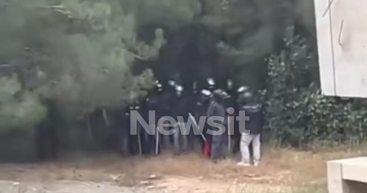 Οι κουκουλοφόροι στην Πολυτεχνειούπο