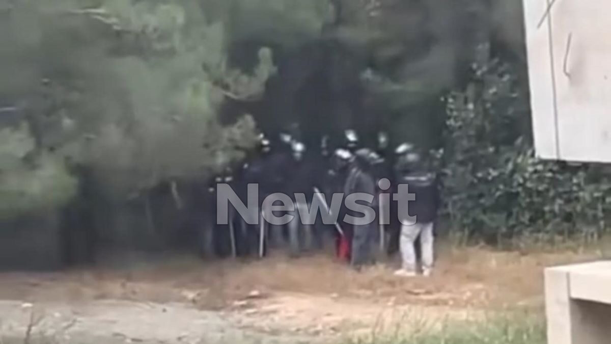 Οι κουκουλοφόροι στην Πολυτεχνειούπο