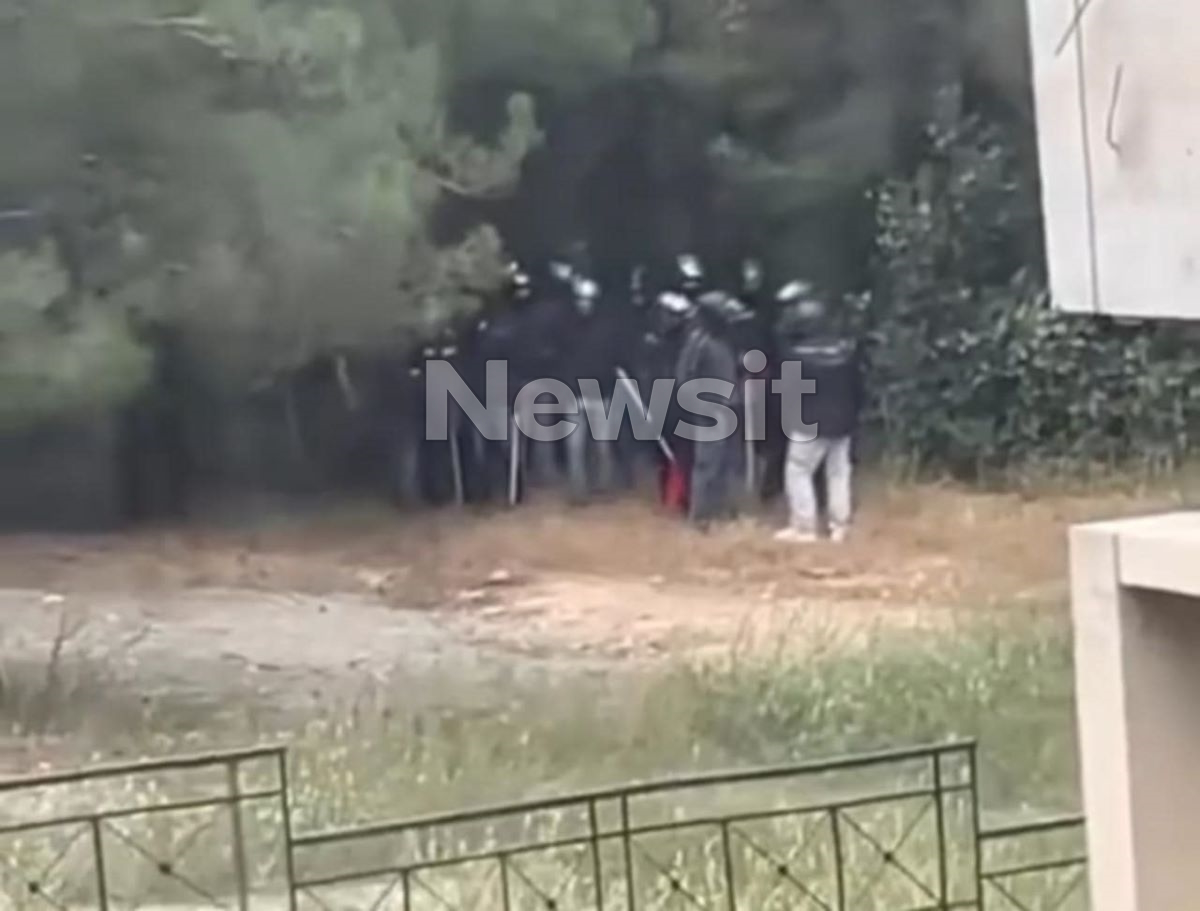 Οι κουκουλοφόροι στην Πολυτεχνειούπο