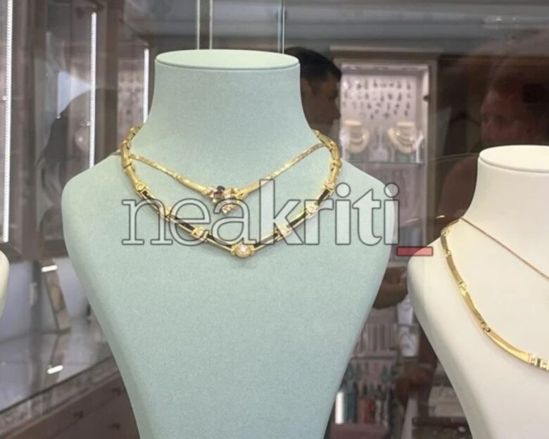Κρήτη: Βίντεο ντοκουμέντο από τη στιγμή που τουρίστας αρπάζει κόσμημα αξίας 6.000 ευρώ