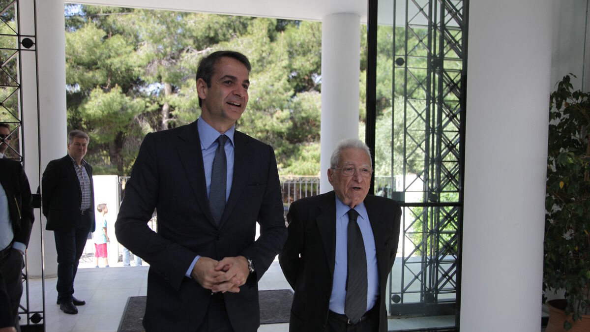 Ο Κυριάκος Μητσοτάκης με τον Πέτρο Μολυβιάτη