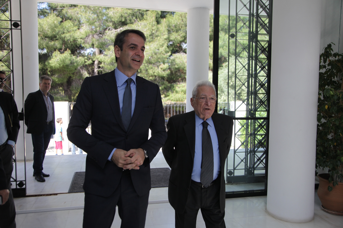 Ο Κυριάκος Μητσοτάκης με τον Πέτρο Μολυβιάτη
