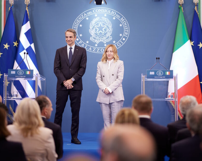 Τι περιλαμβάνει η νέα συμφωνία με την Ιταλία για τα τρένα και ποιες δεσμεύσεις αναλαμβάνει η Ελλάδα – Το παρασκήνιο της υπογραφής της
