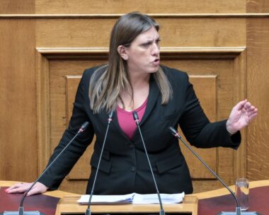 Η Ζωή Κωνσταντοπούλου στο βήμα της Βουλής