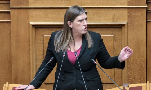 Η Ζωή Κωνσταντοπούλου στο βήμα της Βουλής