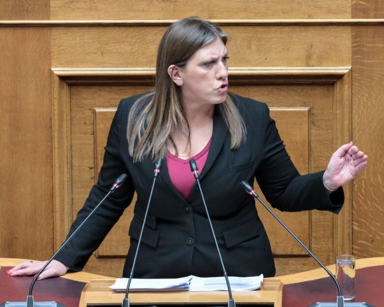 Ζωή Κωνσταντοπούλου: Η κυρία Κανέλλη ζει σε μια βίλα και στη Βουλή δεν πατάει
