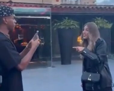 Ο Λαμίν Γιαμάλ που φωτογραφίζει τις τουρίστριες