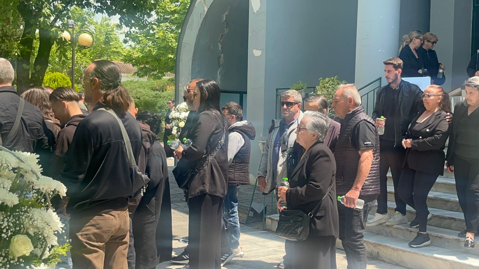 Βαρύ πένθος στην κηδεία της 52χρονης στη Λάρισα