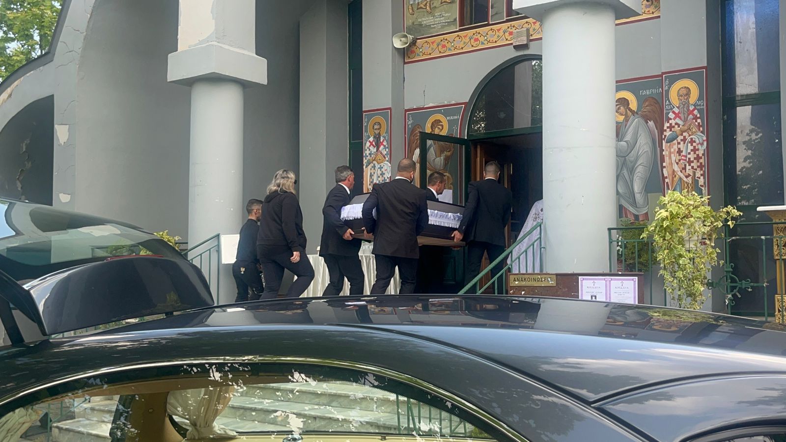 Η κηδεία της 52χρονης στη Λάρισα