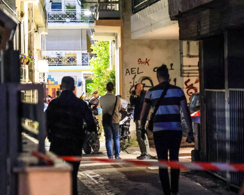 Λάρισα: Ο 21χρονος κατακρεούργησε τη μητέρα του – Έχει πολλές μαχαιριές στο σώμα της