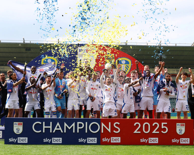 Η Λιντς κατέκτησε το πρωτάθλημα στην Championship, υποβιβάστηκε ξανά η Λούτον