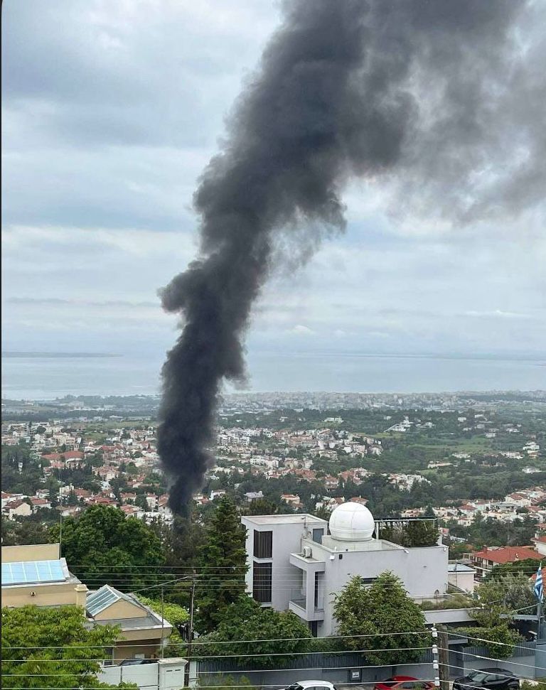 Λεωφορείο του ΚΤΕΛ πήρε φωτιά εν κινήσει – Πρόλαβαν να βγουν οι επιβάτες 2 Μαύρος καπνός από τη φωτιά στο λεωφορείο