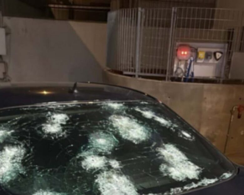 Άνω Λιόσια: Γάζωσαν με καλάσνικοφ αυτοκίνητο μέλους της Greek Mafia – Σώθηκε ο «στόχος» γιατί είναι θωρακισμένο