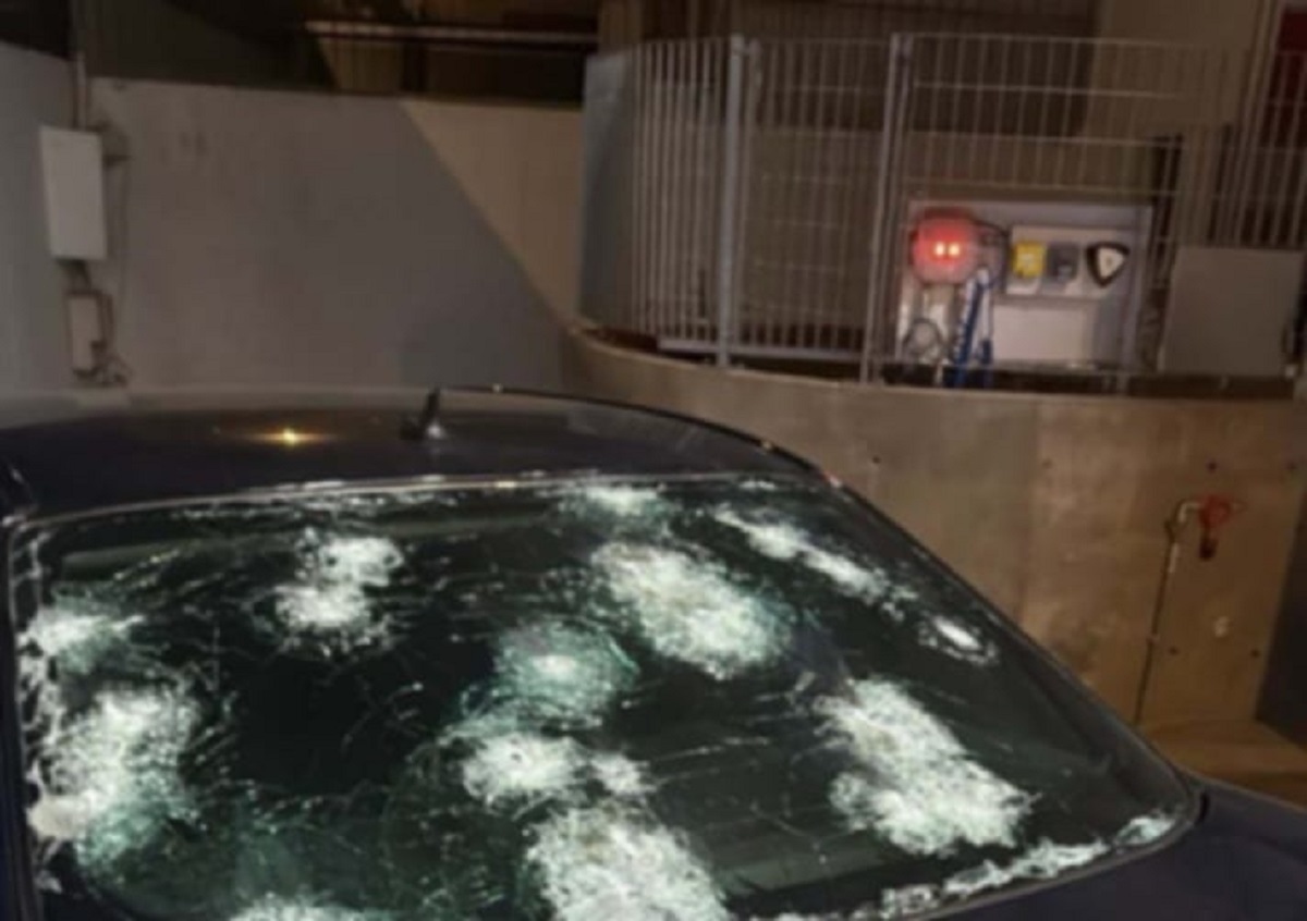 Άνω Λιόσια: Γάζωσαν με καλάσνικοφ αυτοκίνητο μέλους της Greek Mafia – Σώθηκε ο «στόχος» γιατί είναι θωρακισμένο