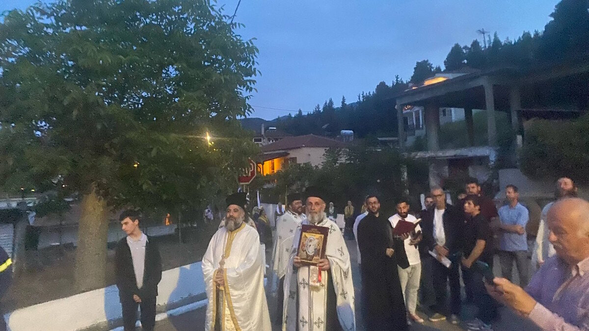 Λιτανεία στο Προκόπι Ευβοίας για να σταματήσουν οι σεισμοί