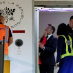 Η άβολη στιγμή του χαστουκιού στον Μακρόν από την Μπριζίτ, μέσα στο αεροπλάνο