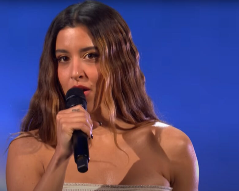 Eurovision 2025: Η Μαρίνα Σάττι στη σκηνή του α’ ημιτελικού – Το θρυλικό κομμάτι που ερμήνευσε