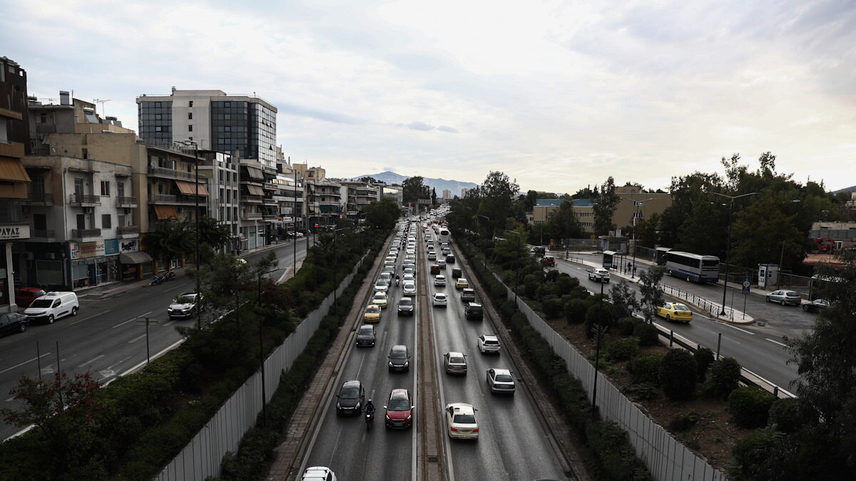 Οχήματα στη Λεωφόρο Μεσογείων