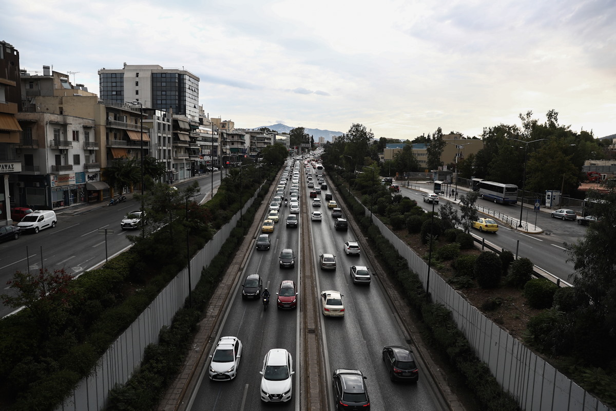 Οχήματα στη Λεωφόρο Μεσογείων