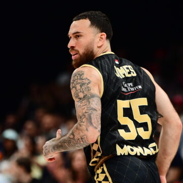 Ο Μάικ Τζέιμς