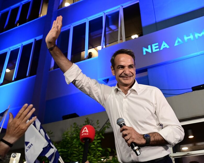 Δημοσκόπηση Real Polls: Στο 32% η ΝΔ – Τρίτη συνεχόμενη φορά που η «Πλεύση Ελευθερίας» βγαίνει δεύτερο κόμμα