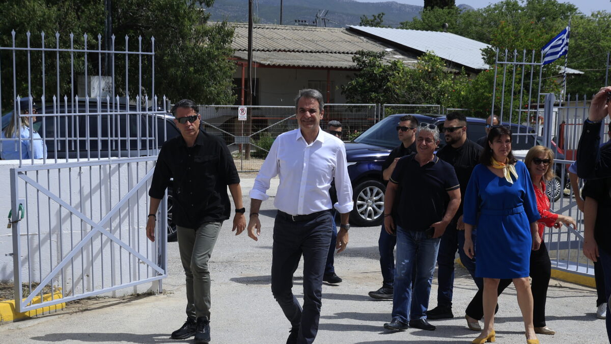 O Κυριάκος Μητσοτάκης στο Περιστέρι