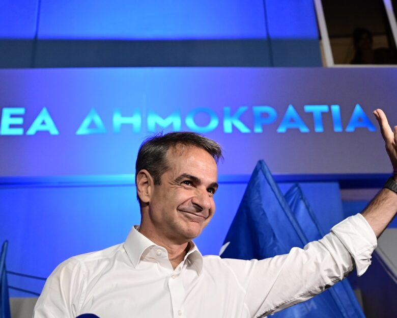 Δημοσκόπηση Real Polls: Στο 32% η ΝΔ – Τρίτη συνεχόμενη φορά που η «Πλεύση Ελευθερίας» βγαίνει δεύτερο κόμμα