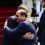 Ο Αλ Σίσι και ο Κυριάκος Μητσοτάκης έξω από το Μέγαρο Μαξίμου