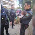 Μωρό με αστυνομικούς