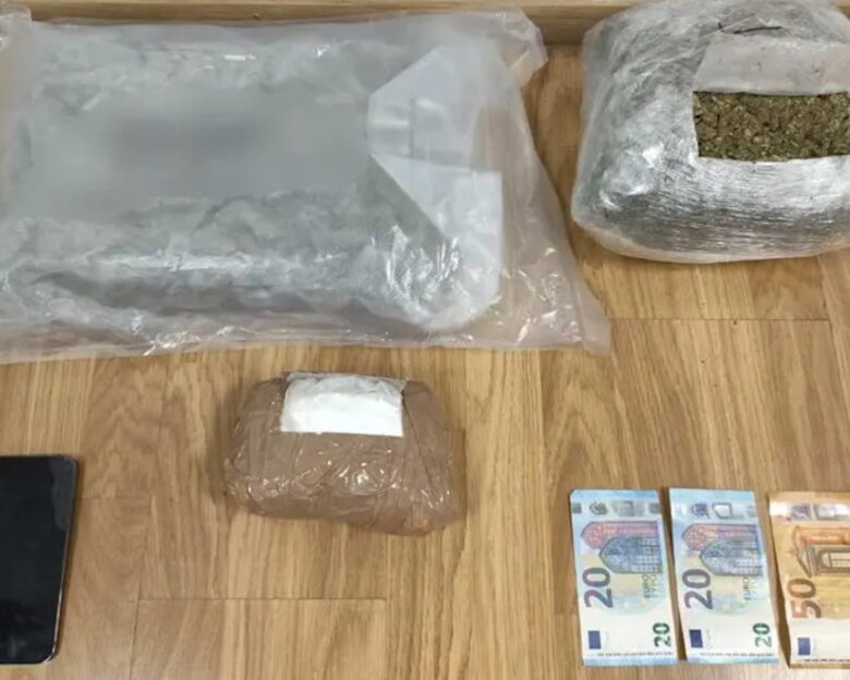 Συνελήφθη 26χρονος για διακίνηση κοκαΐνης και κάνναβης στην Αττική – Κατασχέθηκαν 2 κιλά «skunk»