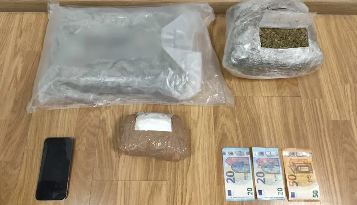 Τα ναρκωτικά και τα αντικείμενα που κατασχέθηκαν