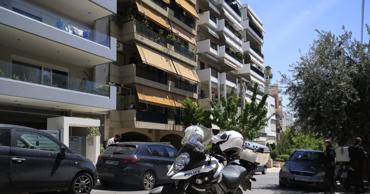 Νέα Σμύρνη: Το δράμα πίσω από τη δολοφονία του 45χρονου από τον πατέρα του – Οι εντάσεις στο σπίτι ήταν συχνές