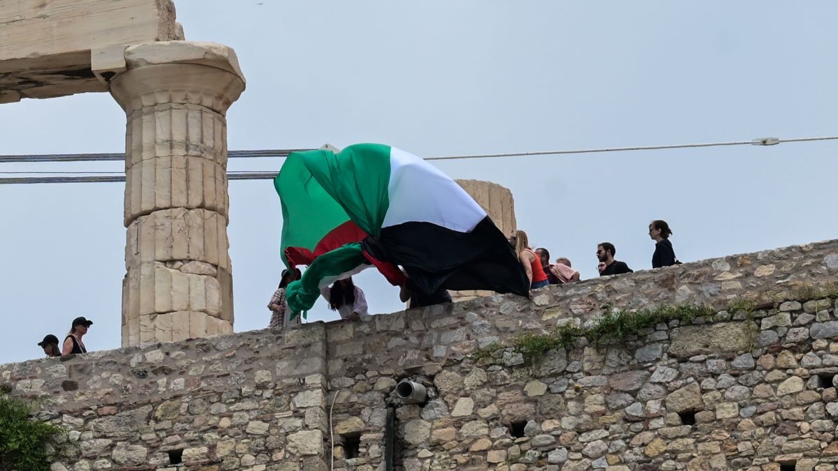 Προσαγωγές μελών της Νέας Αριστεράς στην Ακρόπολη