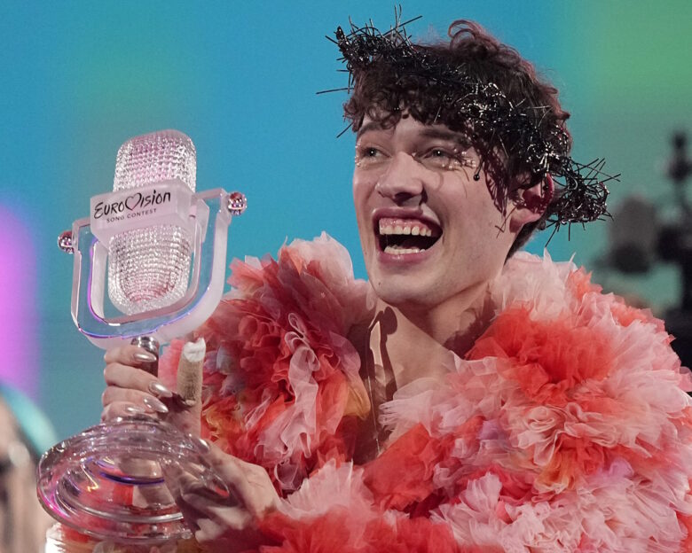 Eurovision 2025: Το Nemo αποθεώνει την Klavdia – «Aγαπώ το στιλ της, είναι είδωλο με τα γυαλιά της»