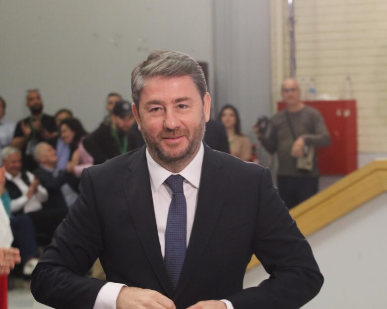 Το ΠΑΣΟΚ «δείχνει» αίτημα για προανακριτική με κακουργηματικές πράξεις για τον Κώστα Καραμανλή