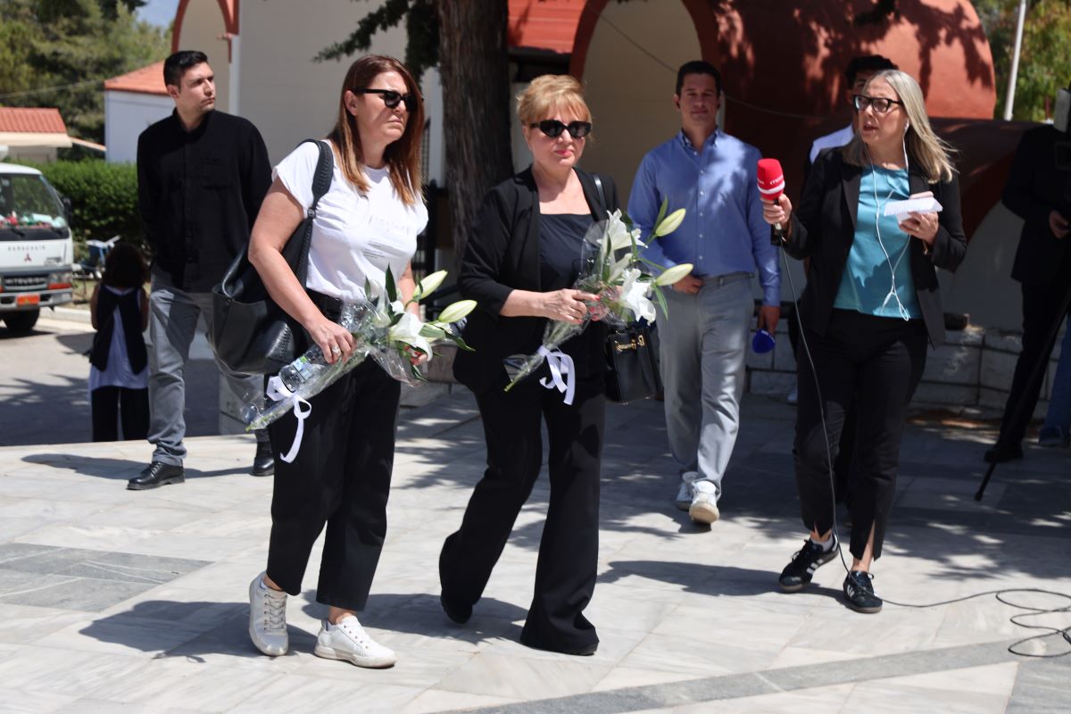 Η κηδεία του Νίκου Γαλάνου