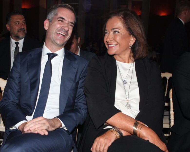 Ντόρα Μπακογιάννη: Η παιδική φωτογραφία με τον Κώστα Μπακογιάννη και οι γλυκιές ευχές για τη γιορτή του