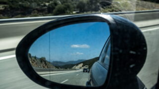 Ο καθρέφτης ενός αυτοκινήτου