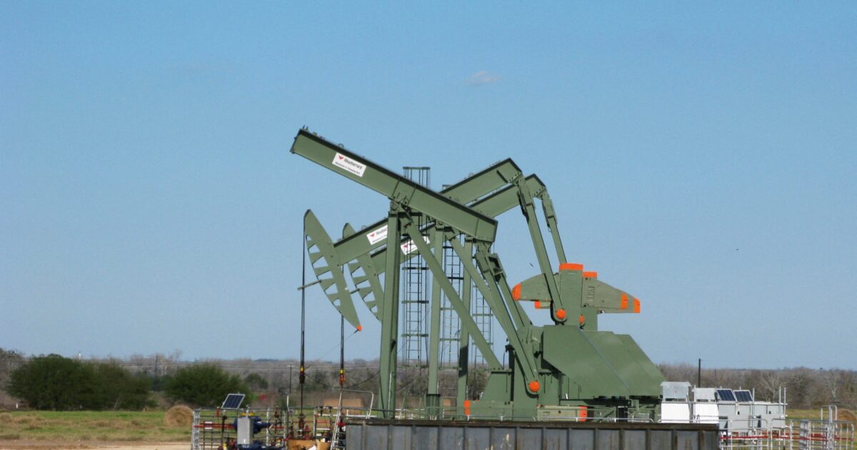Oil prices drop over 3%after OPEC announcements
