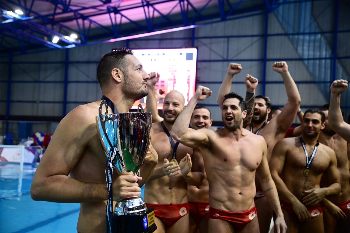 Οι παίκτες του Ολυμπιακού πανηγυρίζουν