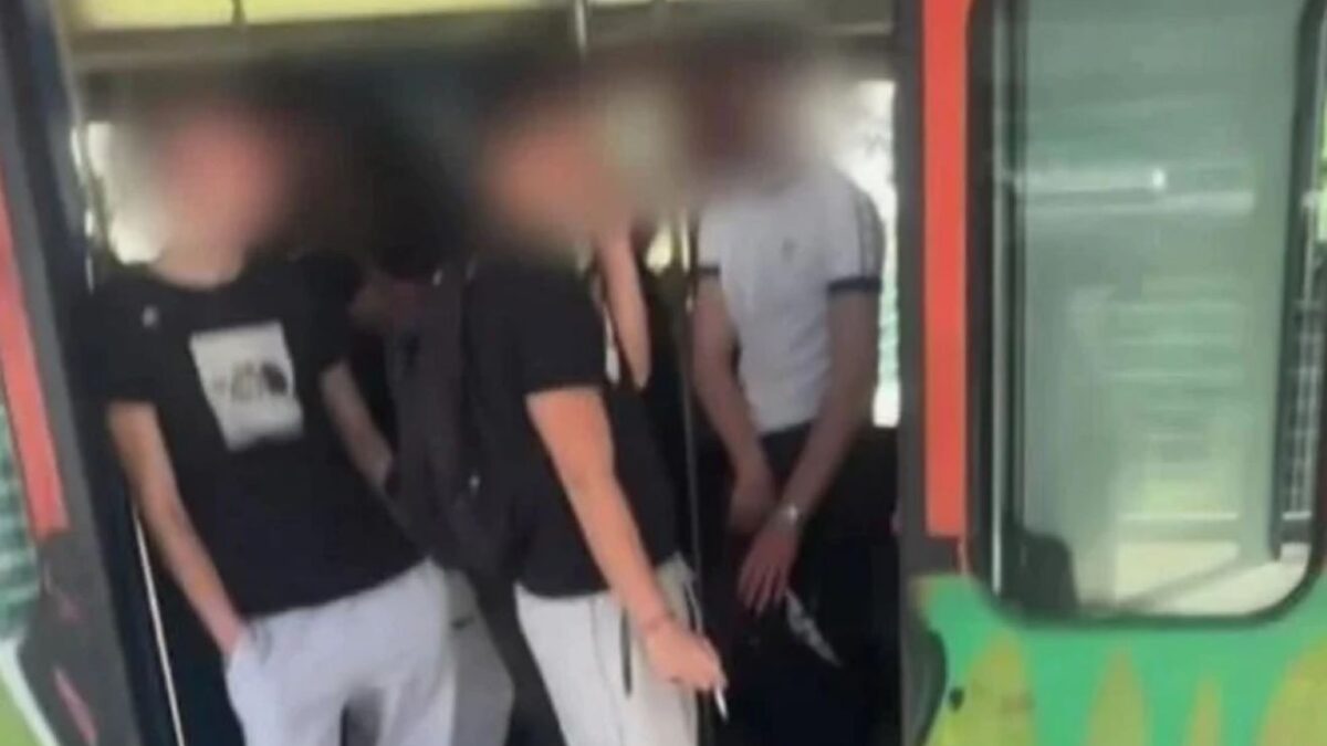 Οι τρεις νεαροί που επιτέθηκαν σε queer άτομο