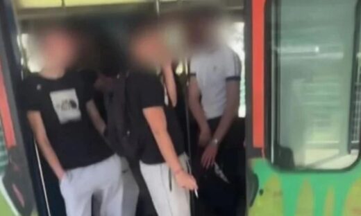 Οι τρεις νεαροί που επιτέθηκαν σε queer άτομο